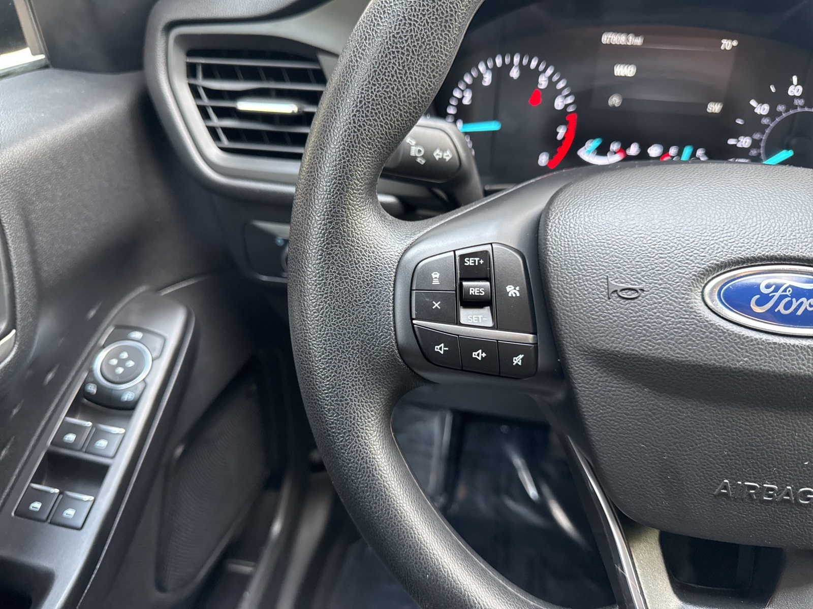 2020 Ford Escape SE photo 18