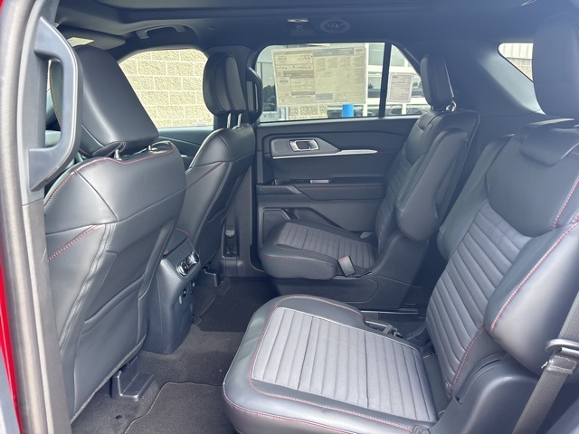 2025 Ford Explorer ST-Line photo 30