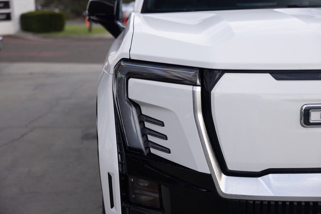 2025 Gmc Sierra EV Denali photo 5