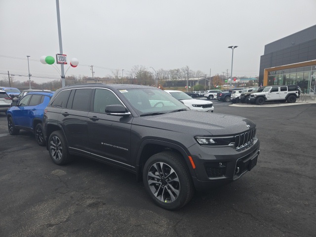 2025 Jeep Grand Cherokee Overland photo 2