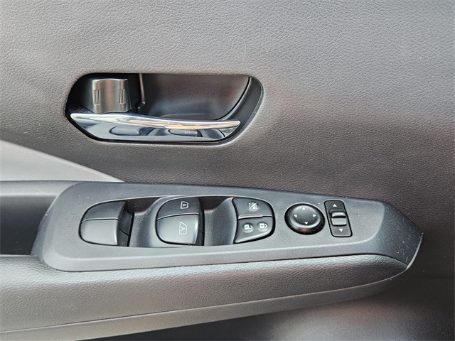 2024 Nissan Kicks SR photo 26