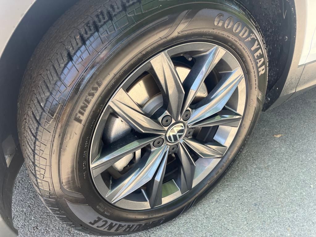 2022 Volkswagen Tiguan SE photo 2