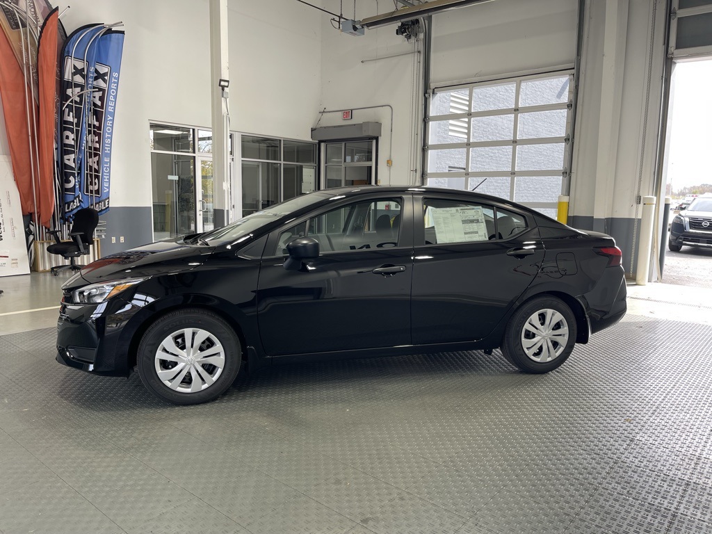 2025 Nissan Versa 1.6 S photo 4