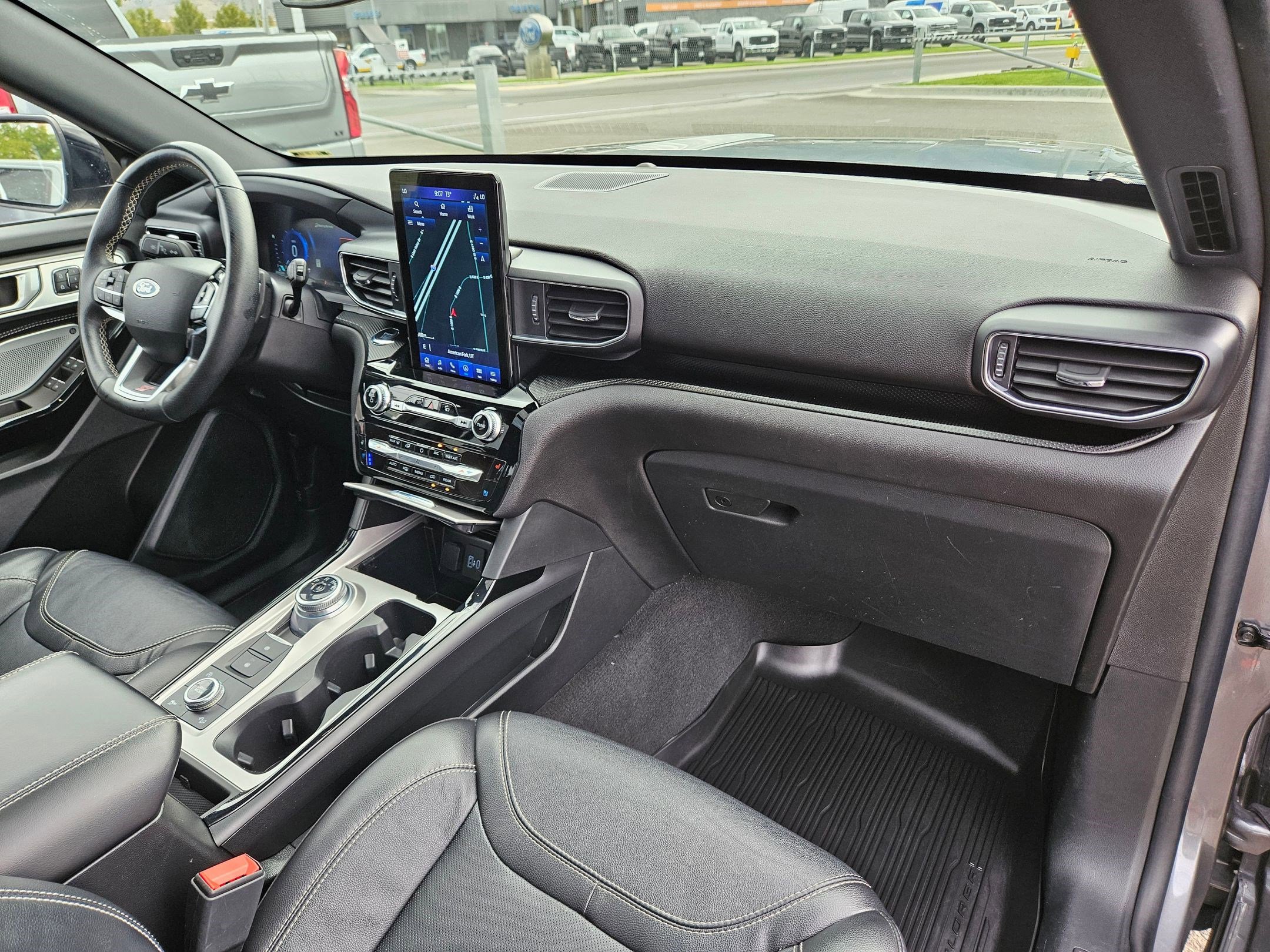 2023 Ford Explorer ST photo 30