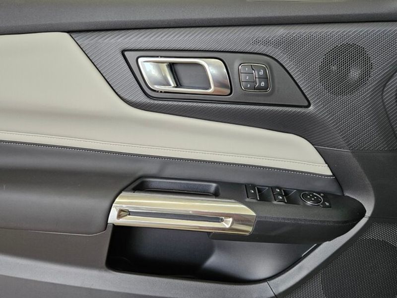 2025 Ford Mustang GT Premium Convertible photo 17