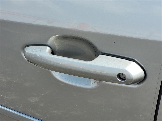 2024 Toyota RAV4 Hybrid XLE Premium photo 8