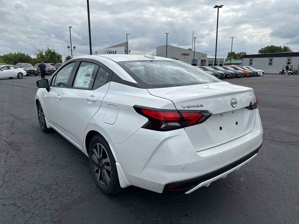 2025 Nissan Versa 1.6 SV photo 5