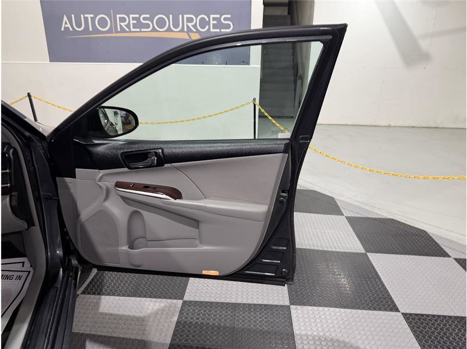2012 Toyota Camry XLE photo 26