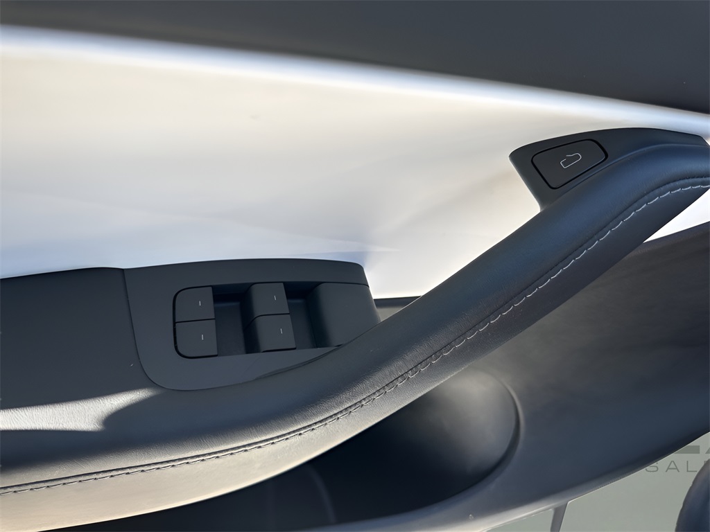 Used 2021 White Tesla Long Range image 27