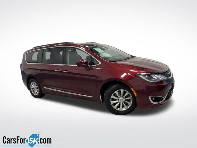 2017 Chrysler Pacifica Touring-L's photo