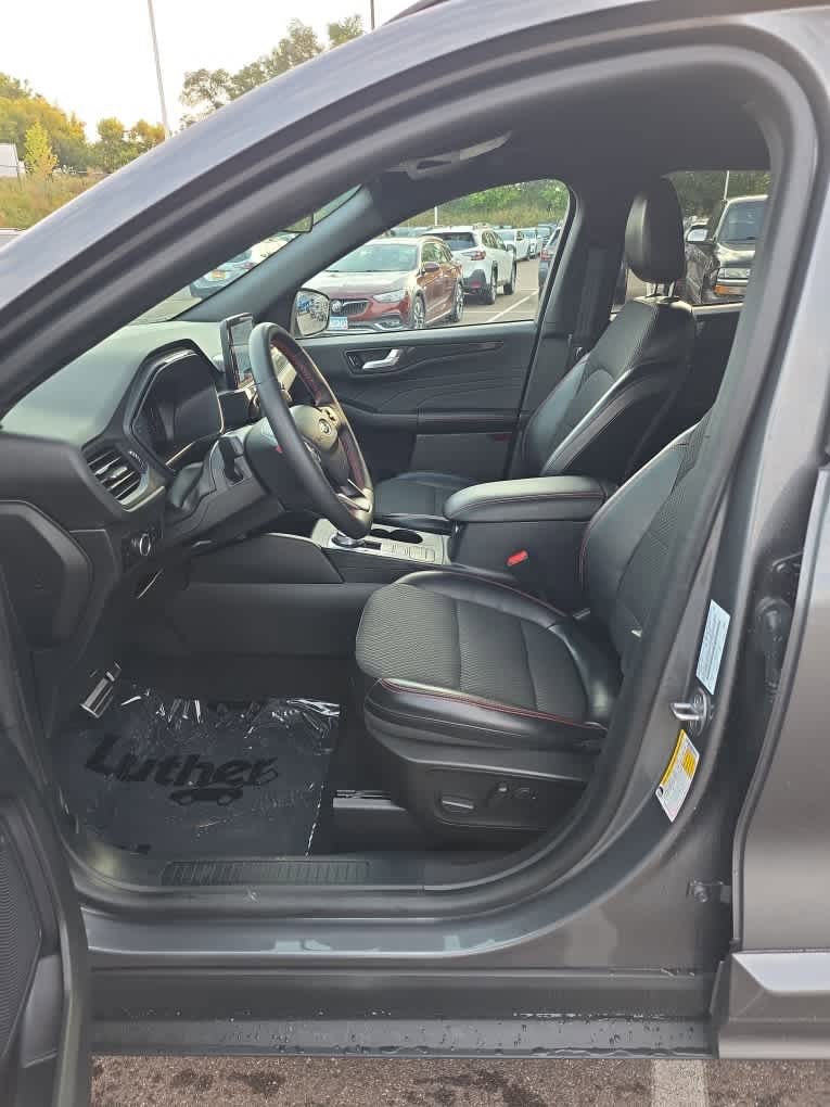 2023 Ford Escape ST-Line photo 5