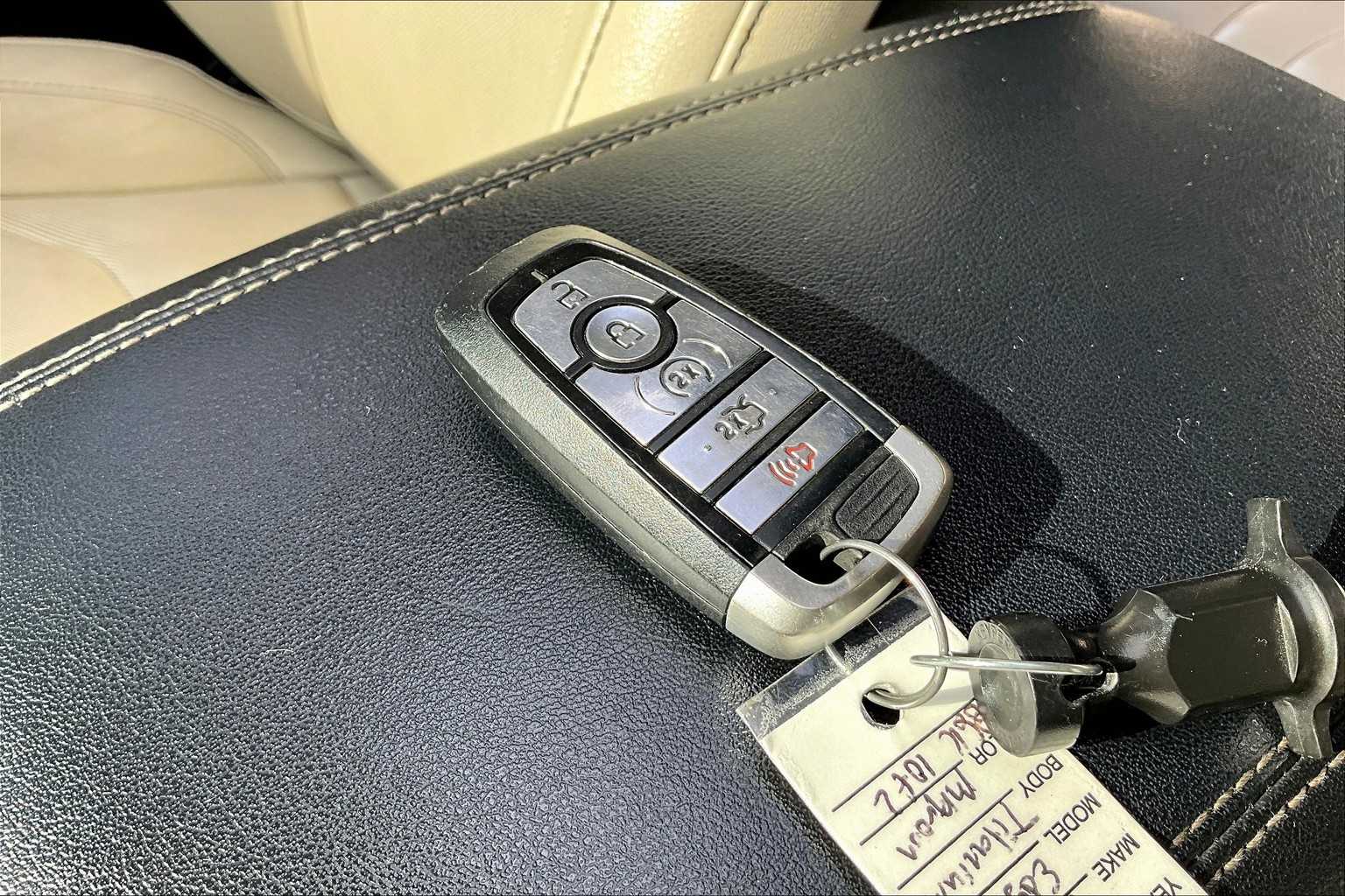 2019 Ford Edge Titanium photo 14
