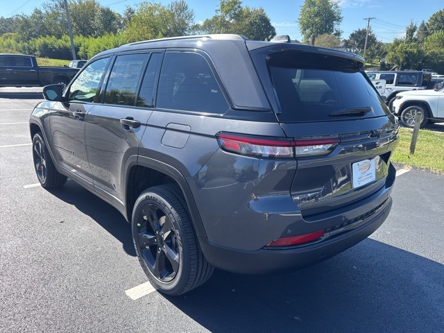 2025 Jeep Grand Cherokee Laredo X Altitude photo 5