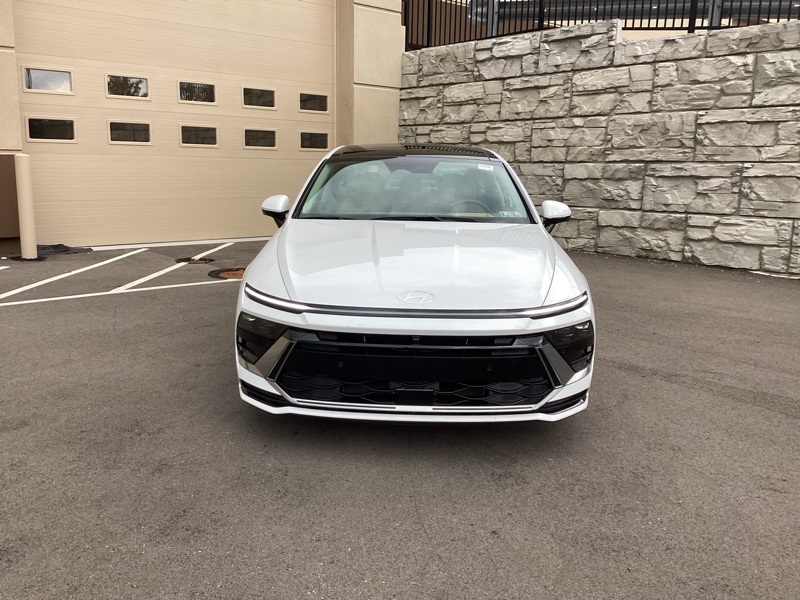 2025 Hyundai Sonata Hybrid Limited photo 2