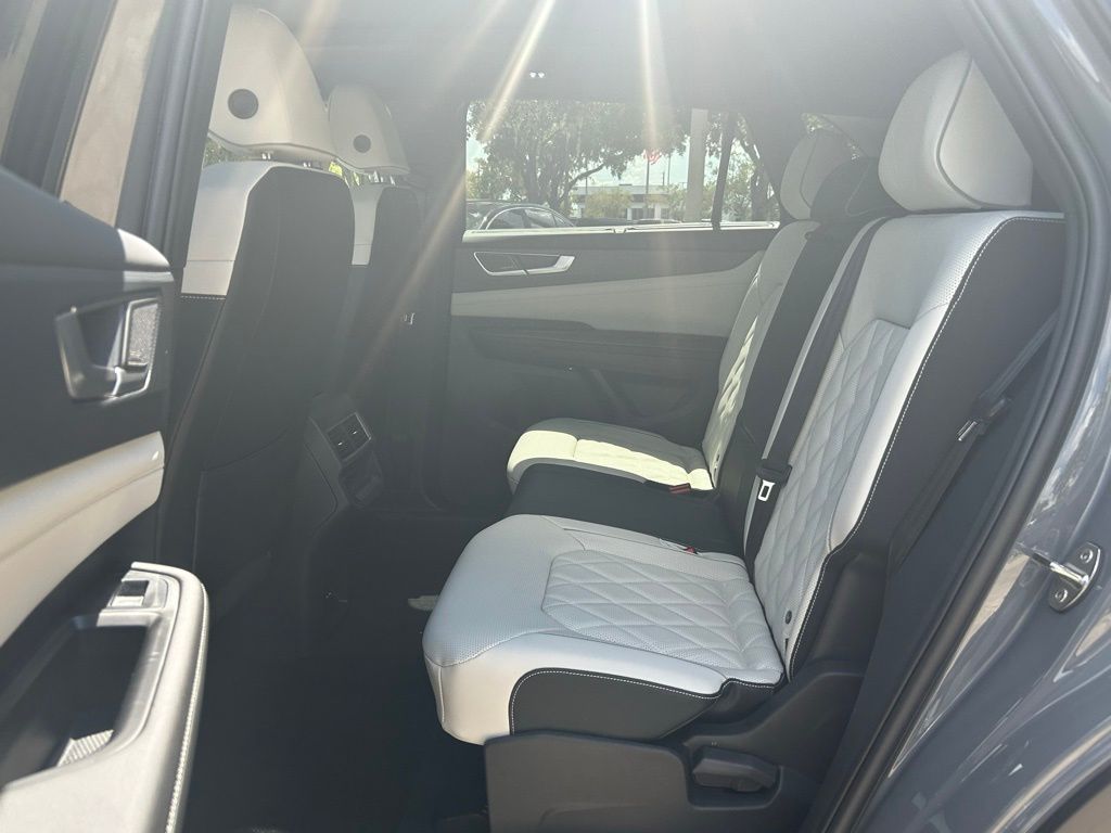 2025 Volkswagen Atlas Cross Sport SEL Premium R-Line photo 31