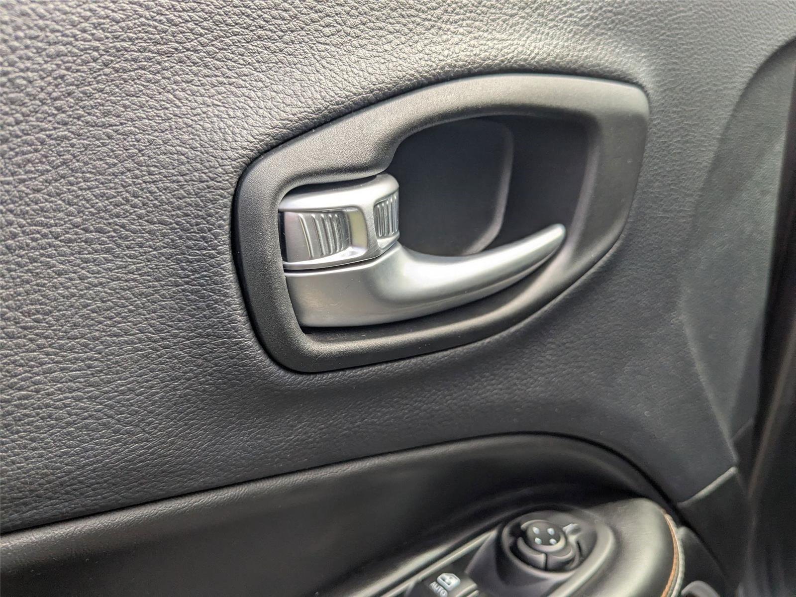 2017 Jeep Compass Latitude photo 12