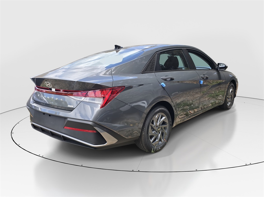 2025 Hyundai Elantra Hybrid photo 3