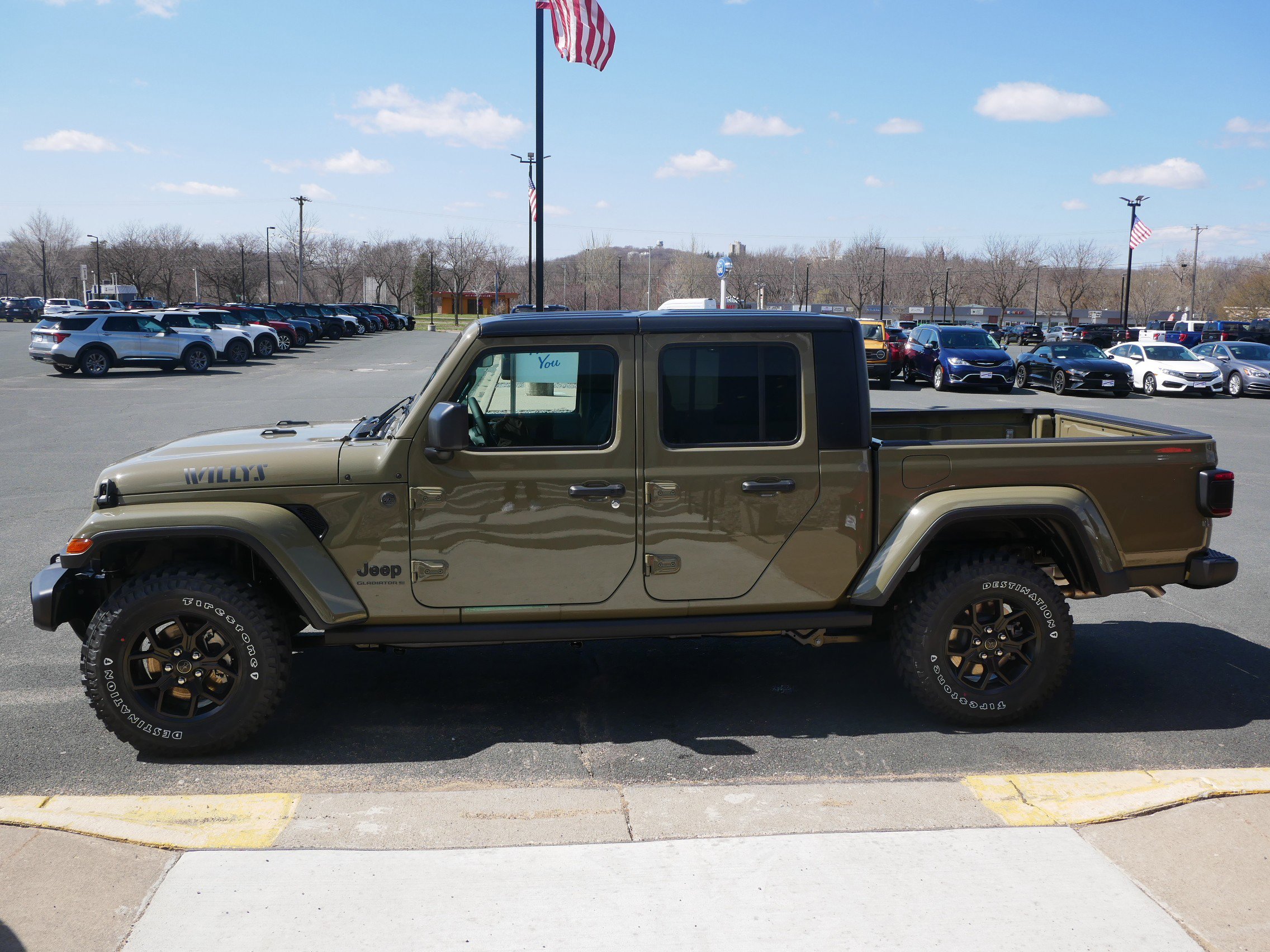 2025 Jeep Gladiator Willys photo 3