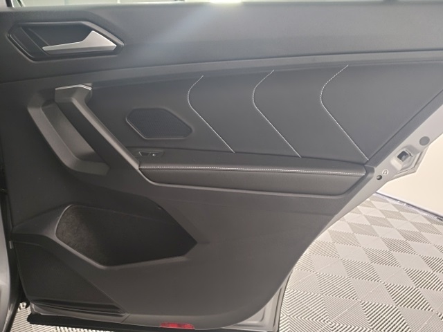 2024 Volkswagen Tiguan SE Wolfsburg Edition photo 13