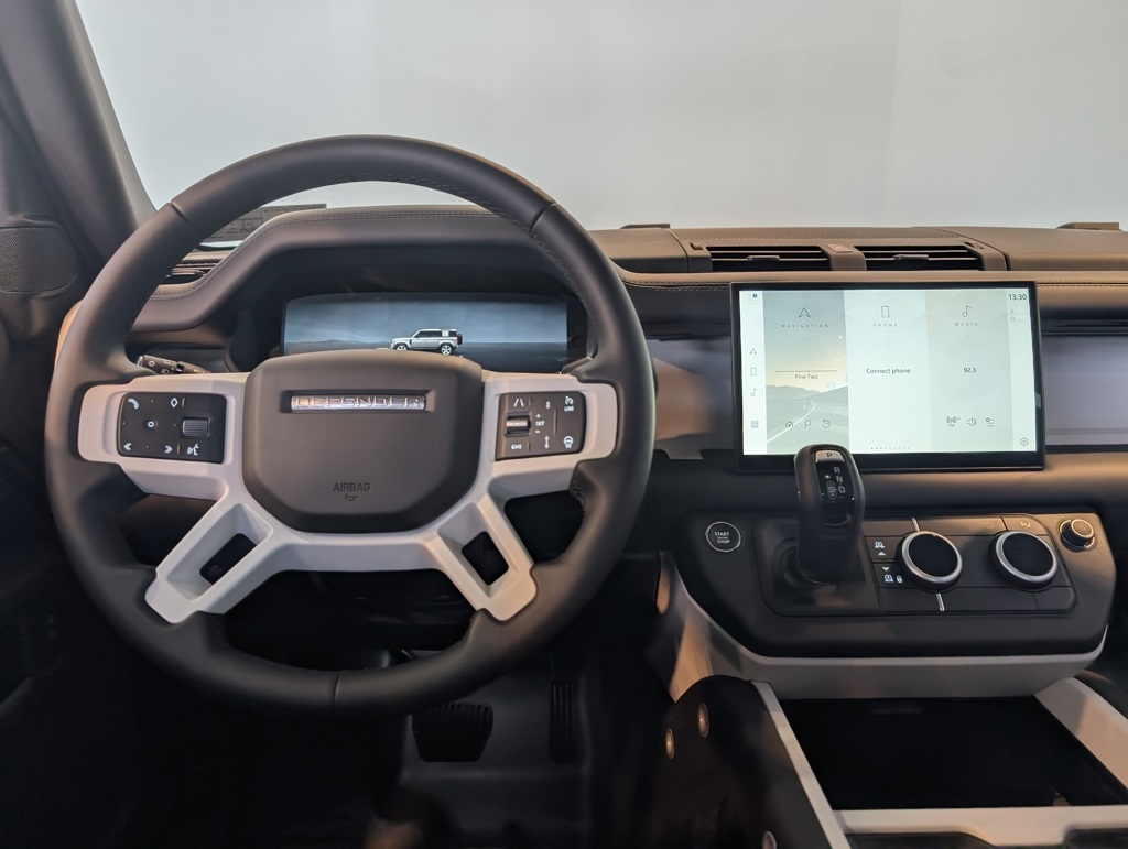 2025 Land Rover Defender 110 S photo 12