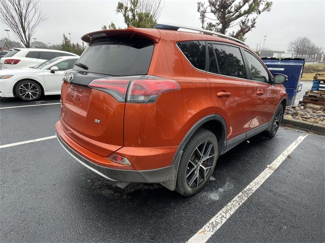 2016 Toyota RAV4 SE photo 4