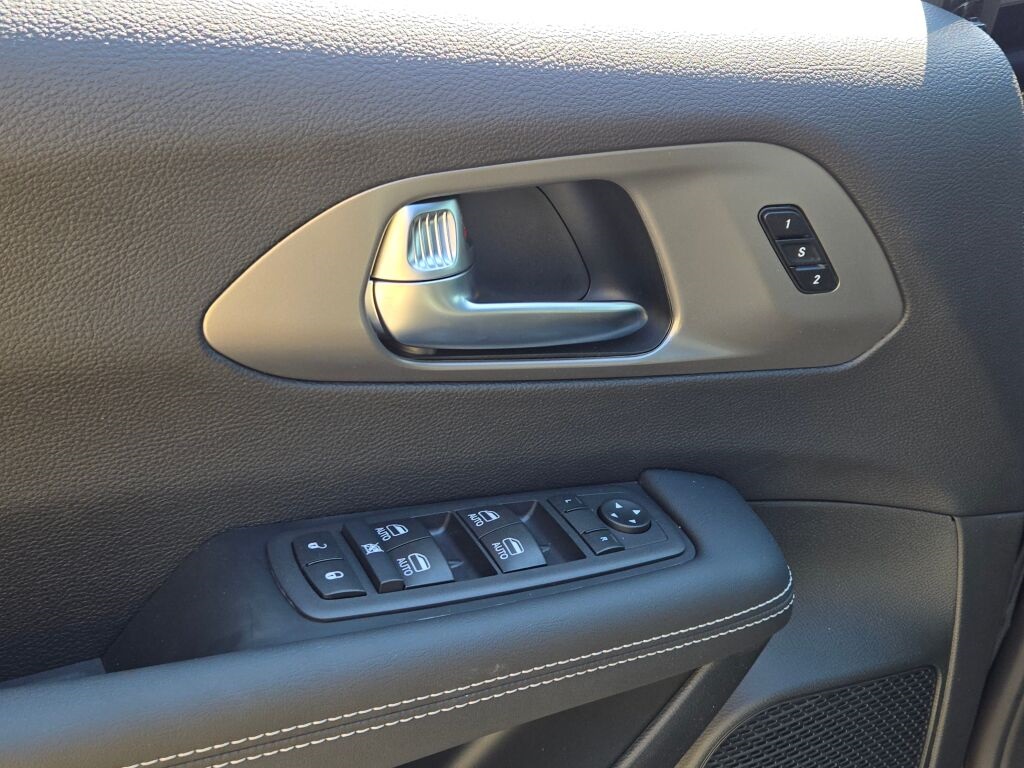 2026 Chrysler Pacifica photo 19