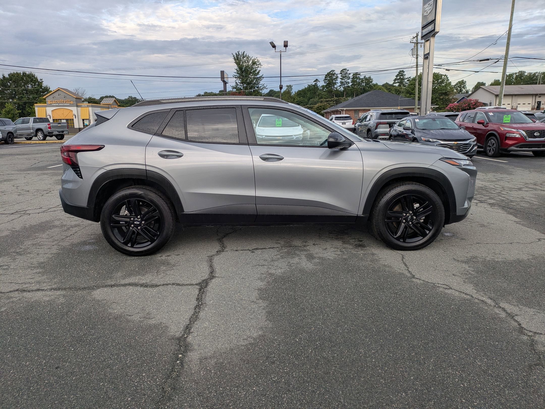 2025 Chevrolet Trax ACTIV photo 2