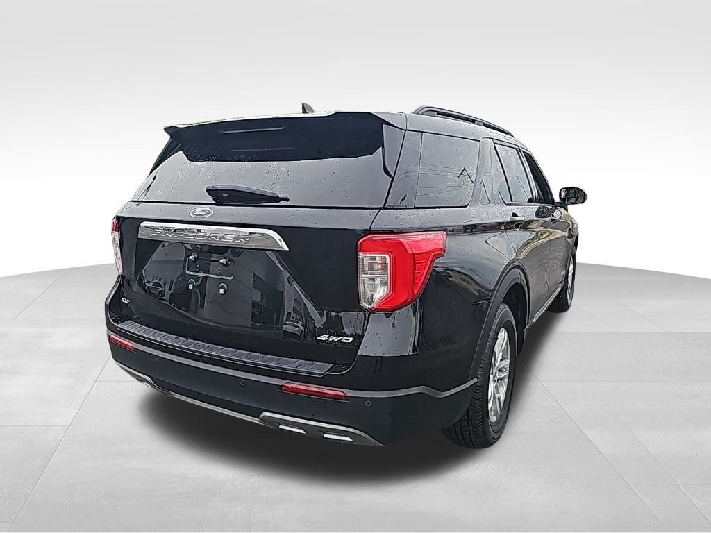 2023 Ford Explorer XLT photo 3