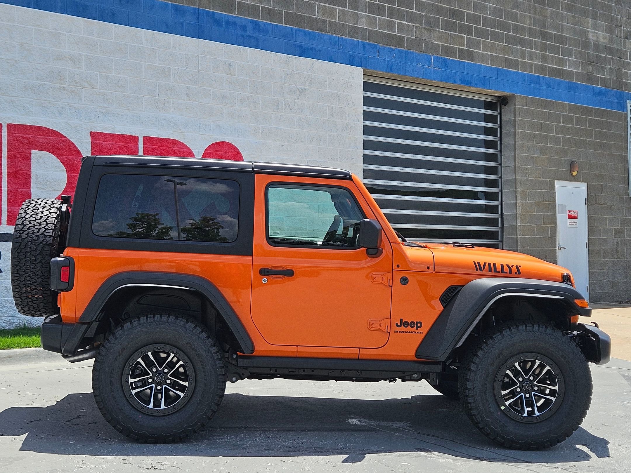 2025 Jeep Wrangler Willys photo 8
