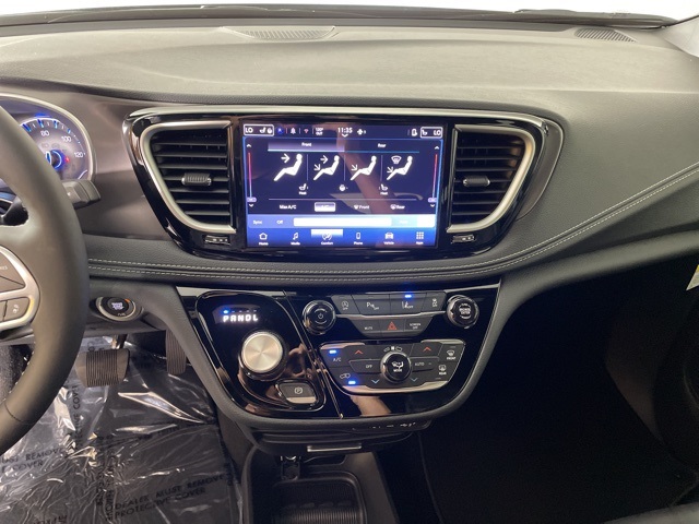 2025 Chrysler Pacifica photo 24