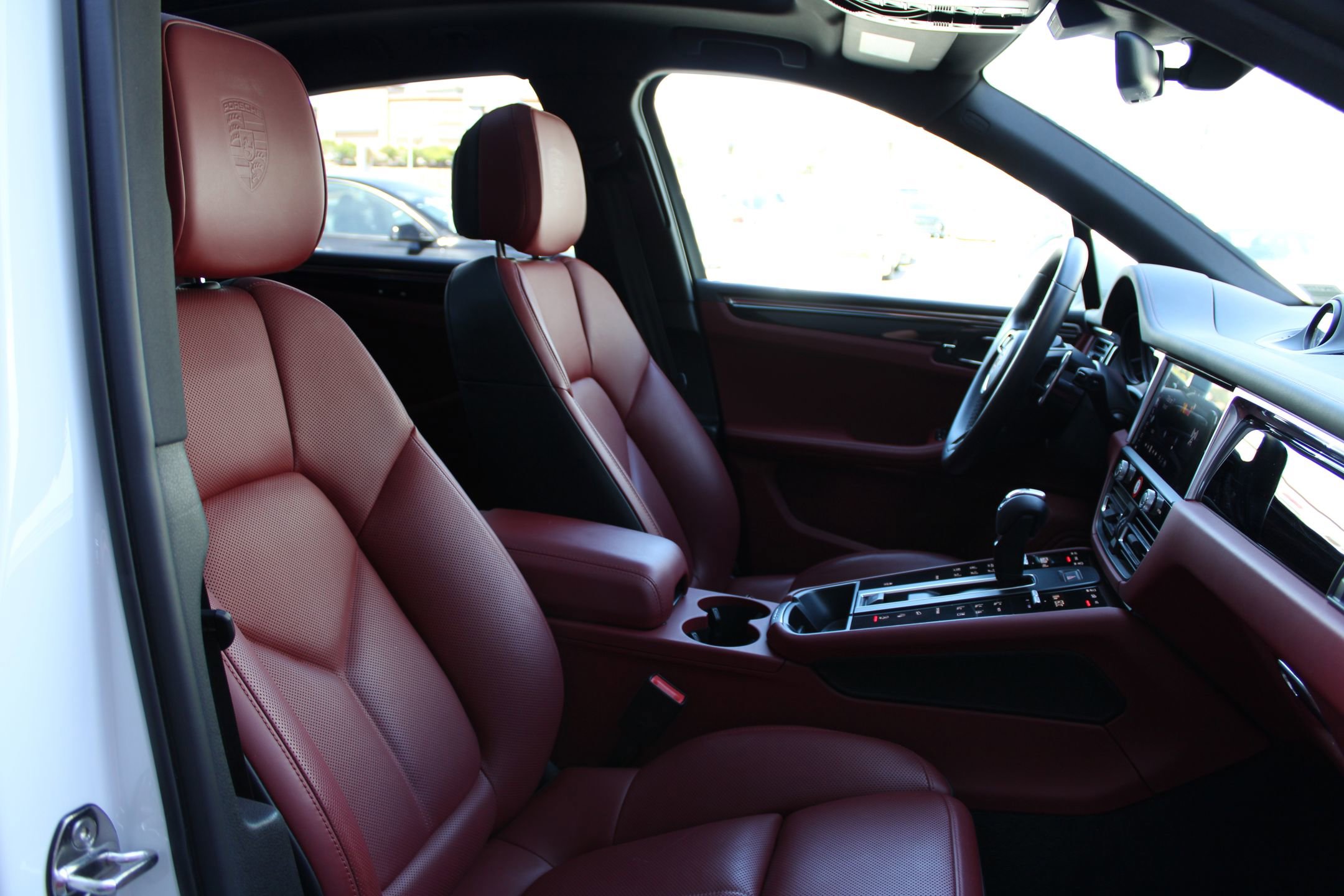 2023 Porsche Macan T photo 24