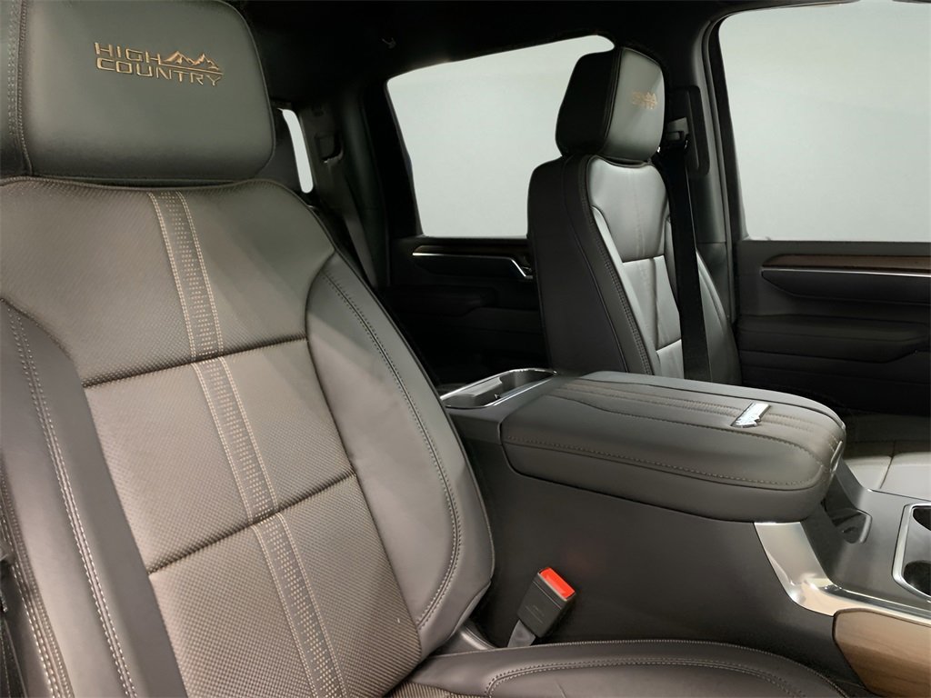 2025 Chevrolet Silverado 2500HD High Country photo 13