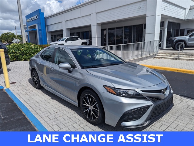 2023 Toyota Camry SE photo 2