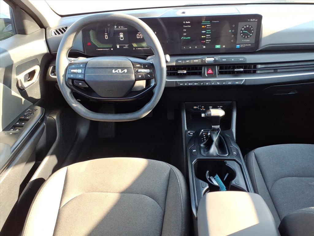 2025 Kia K4 LX photo 2