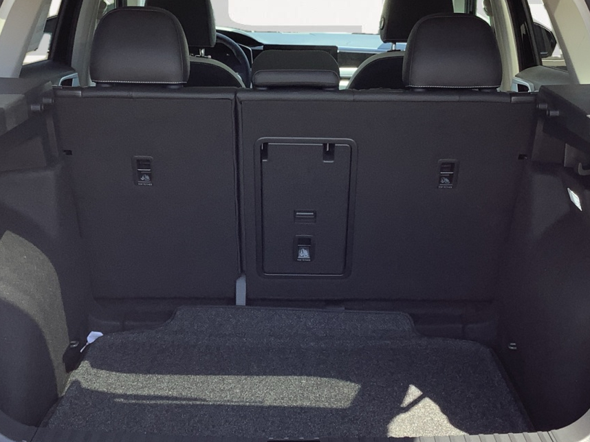 2025 Volkswagen Taos SE photo 11