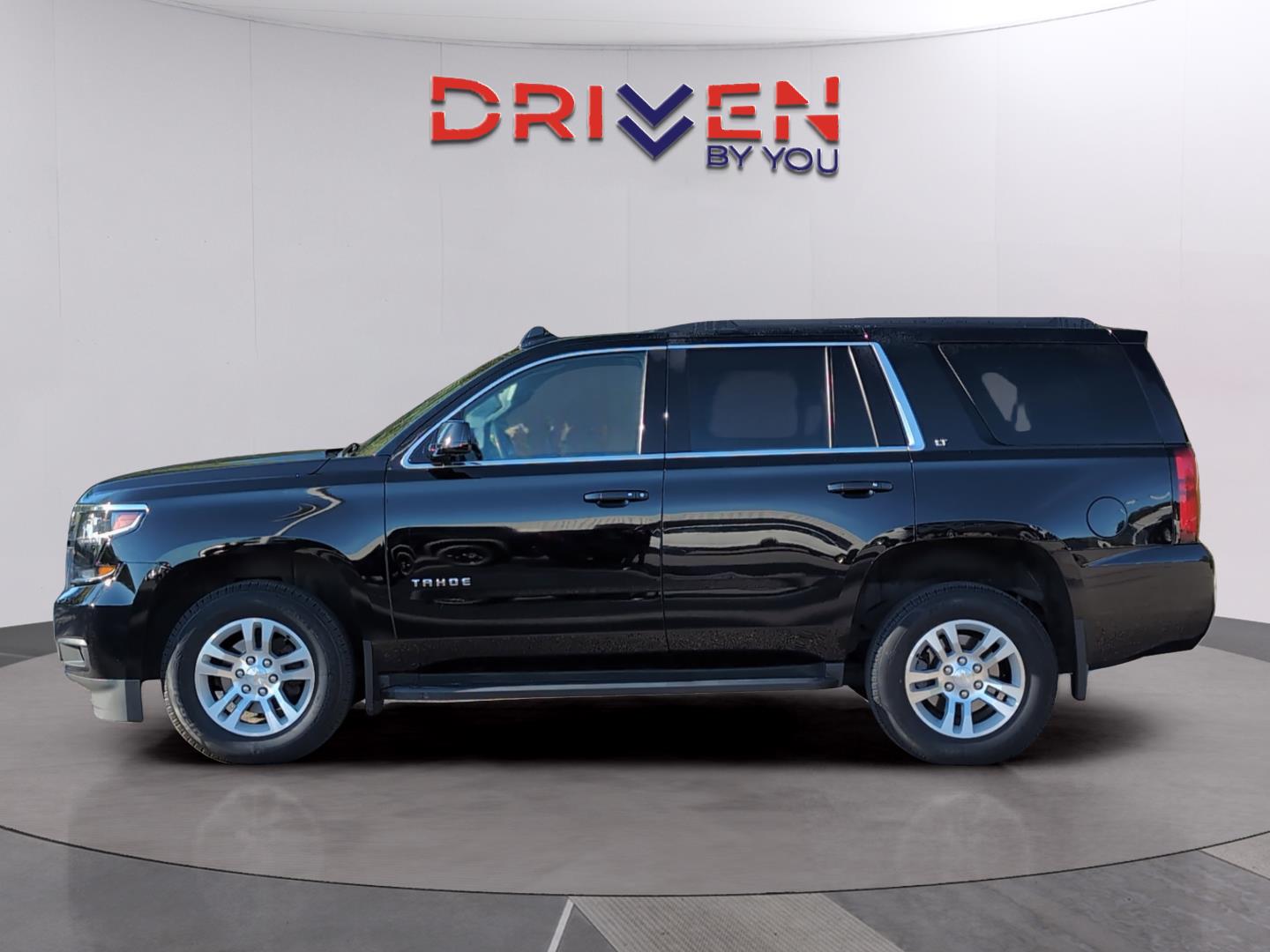 2019 Chevrolet Tahoe LT photo 2