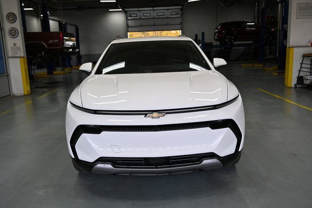 2026 Chevrolet Equinox EV 1LT photo 2