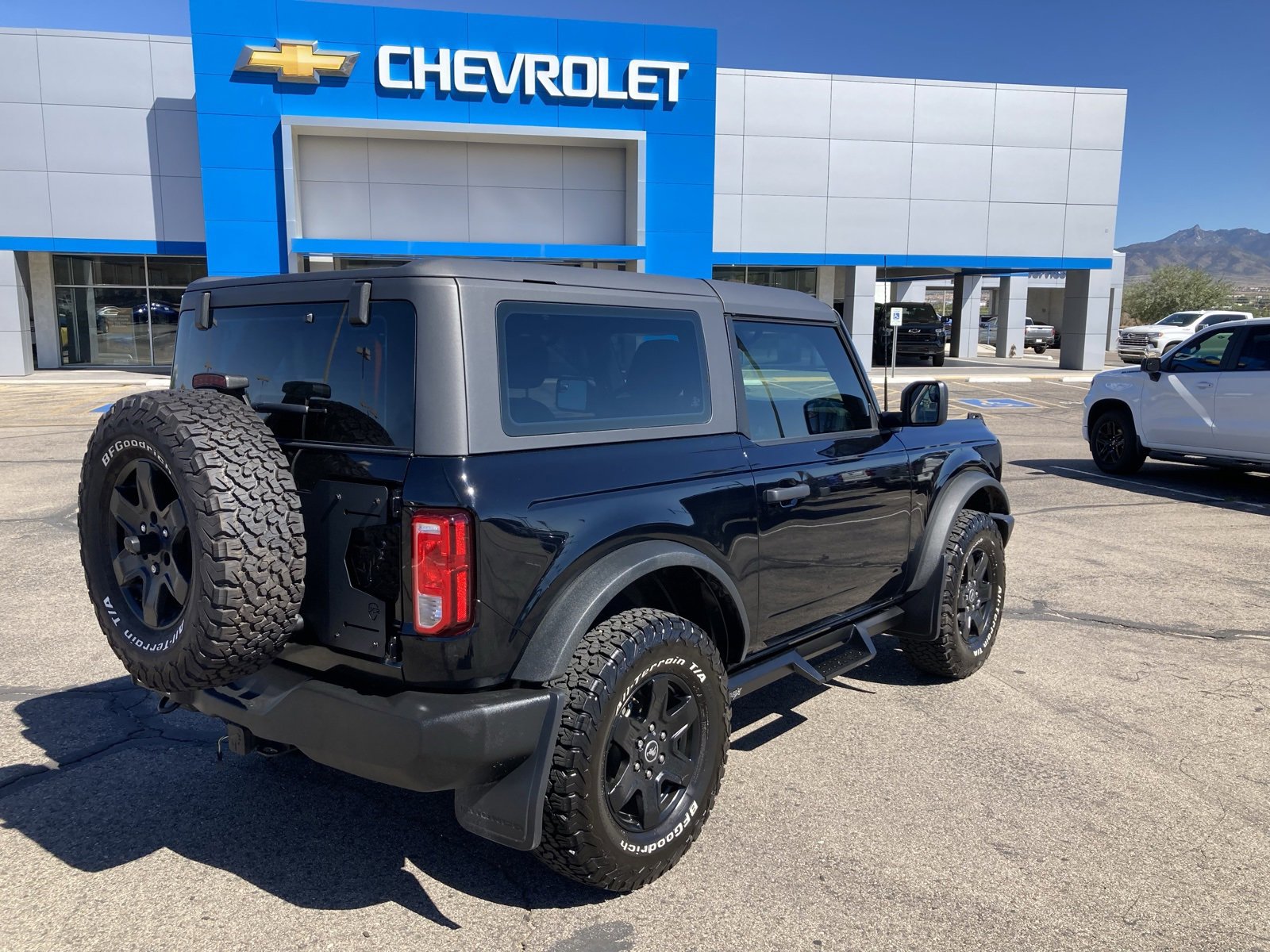 2023 Ford Bronco Base photo 4