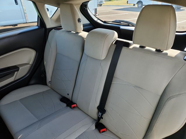 2014 Ford Fiesta SE photo 16