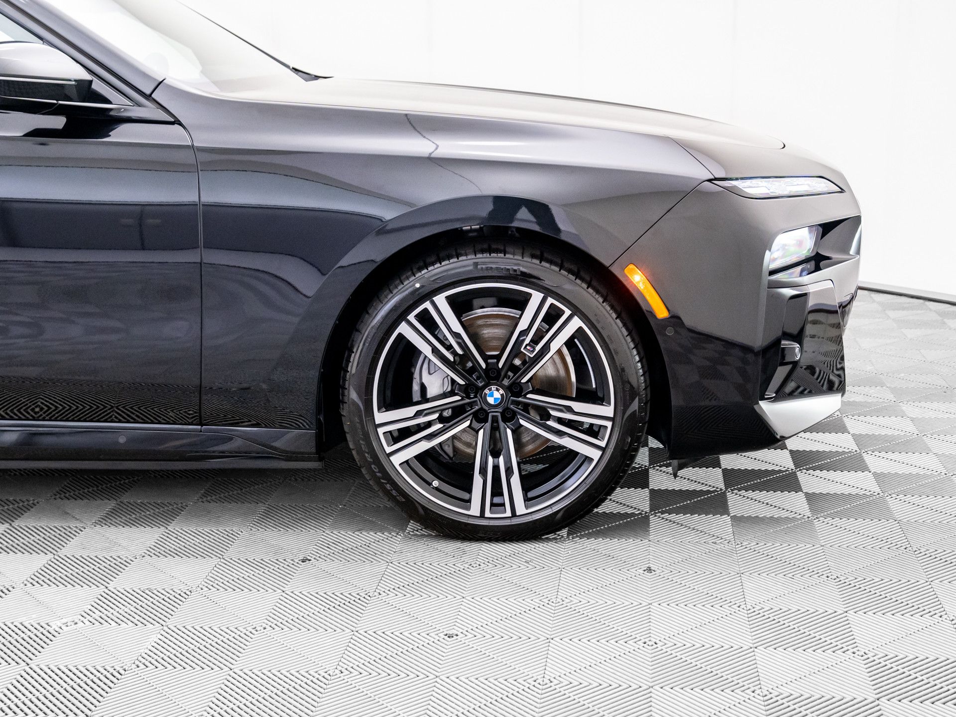 New 2025 Black Sapphire Metallic BMW xDrive60 image 28
