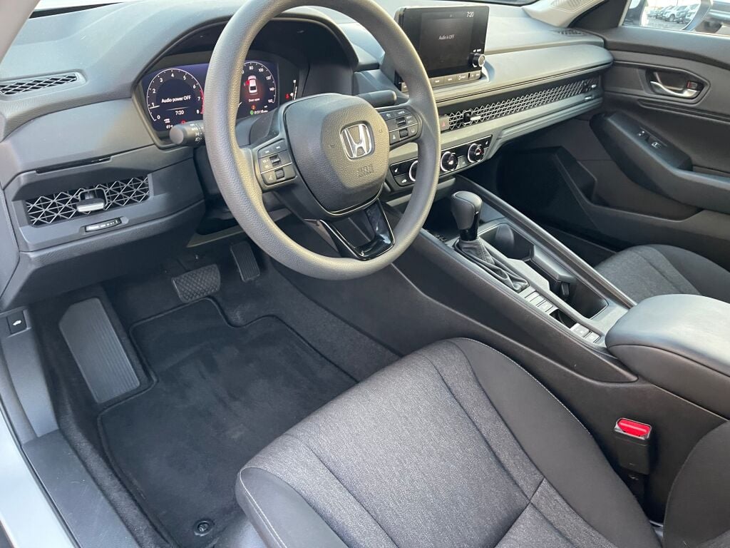 2023 Honda Accord EX photo 9