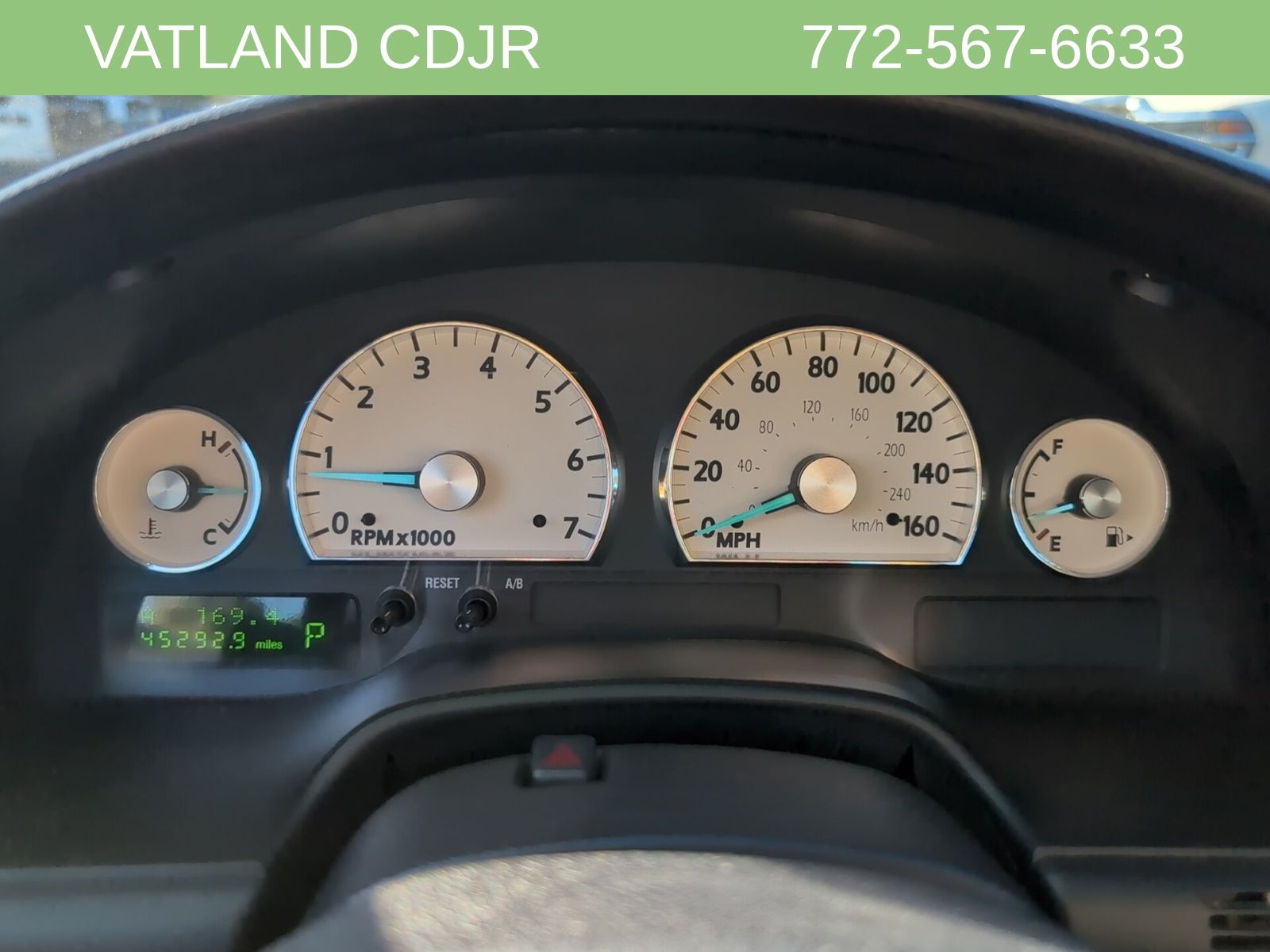 2004 Ford Thunderbird photo 11