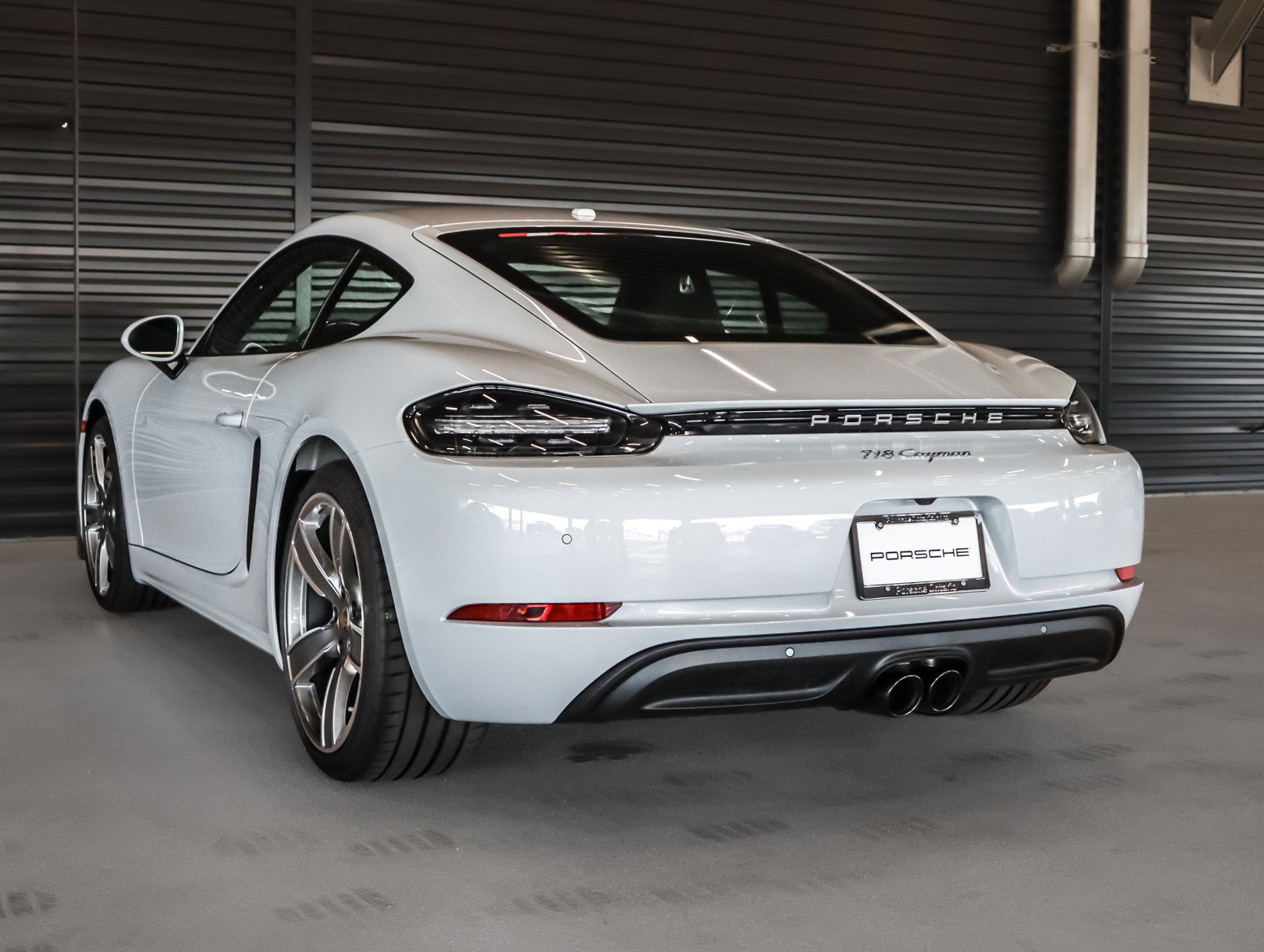 2025 Porsche Cayman photo 3