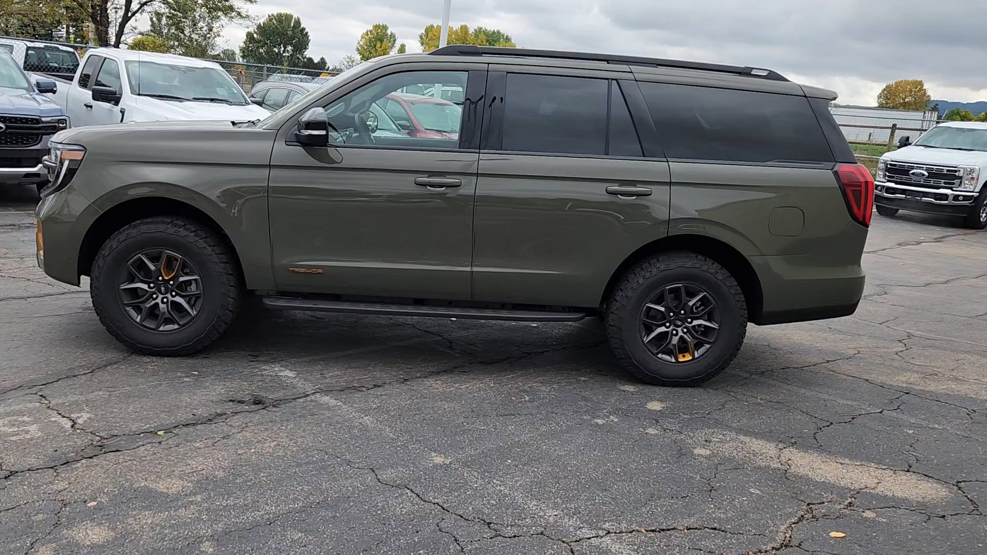 2025 Ford Expedition photo 3