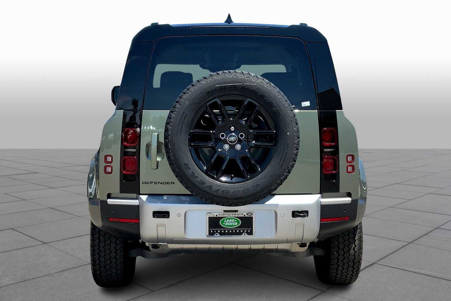 2025 Land Rover Defender 90 X-Dynamic SE photo 4