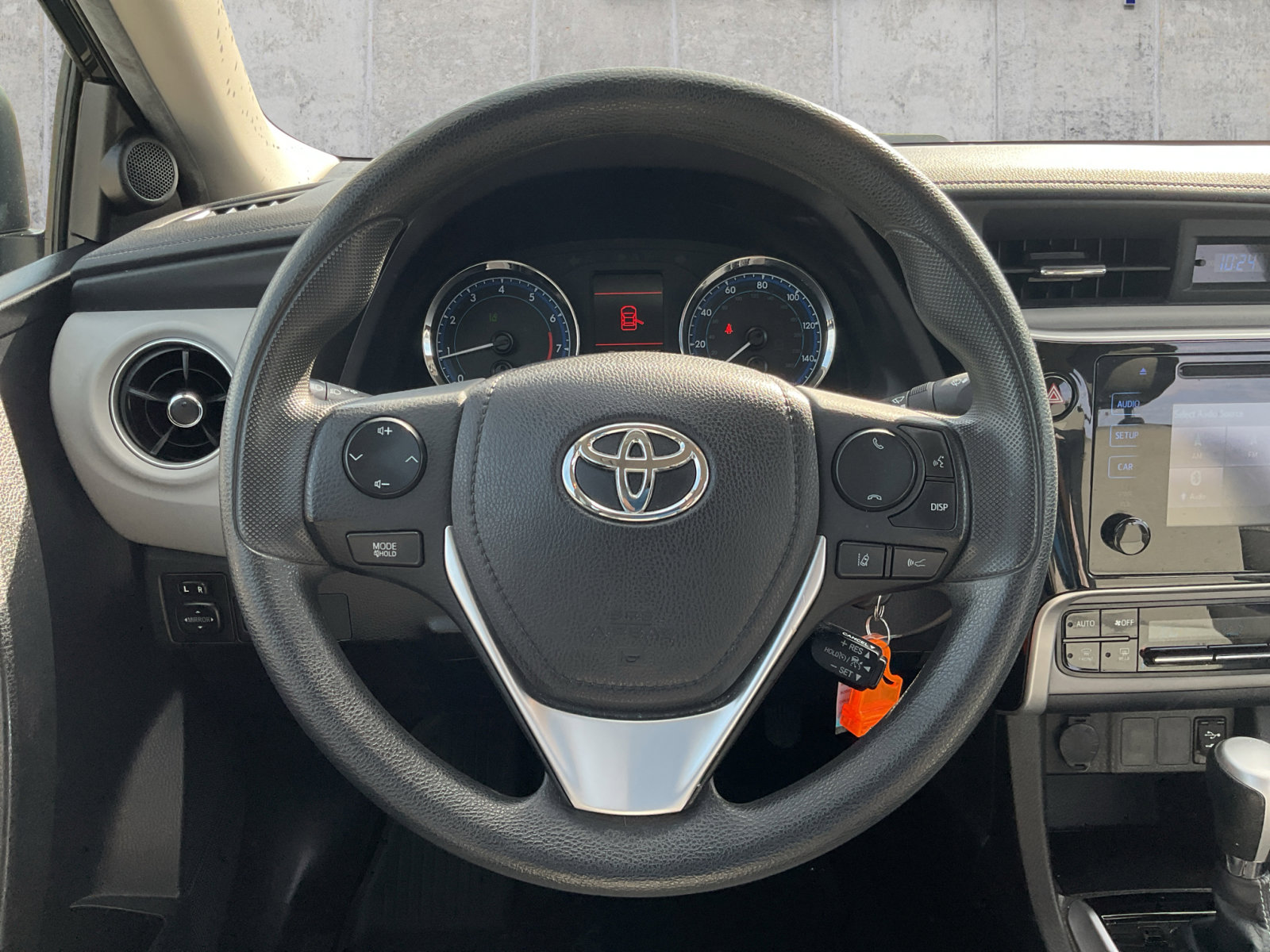 2018 Toyota Corolla LE photo 17