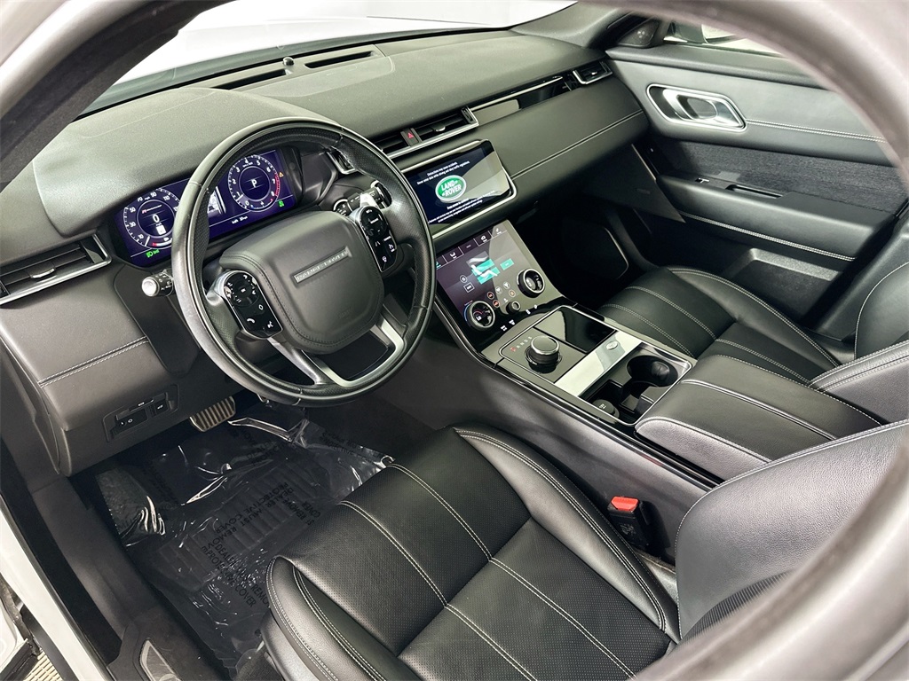 Used 2018 Fuji White Land Rover SE R-Dynamic image 10