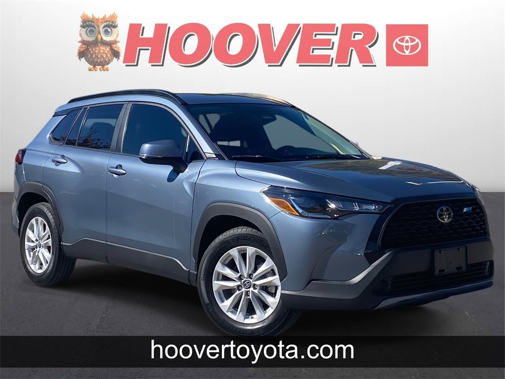 2023 Toyota Corolla Cross LE's photo