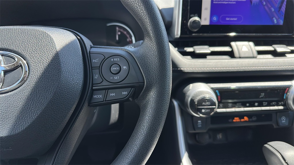 2024 Toyota RAV4 XLE photo 21