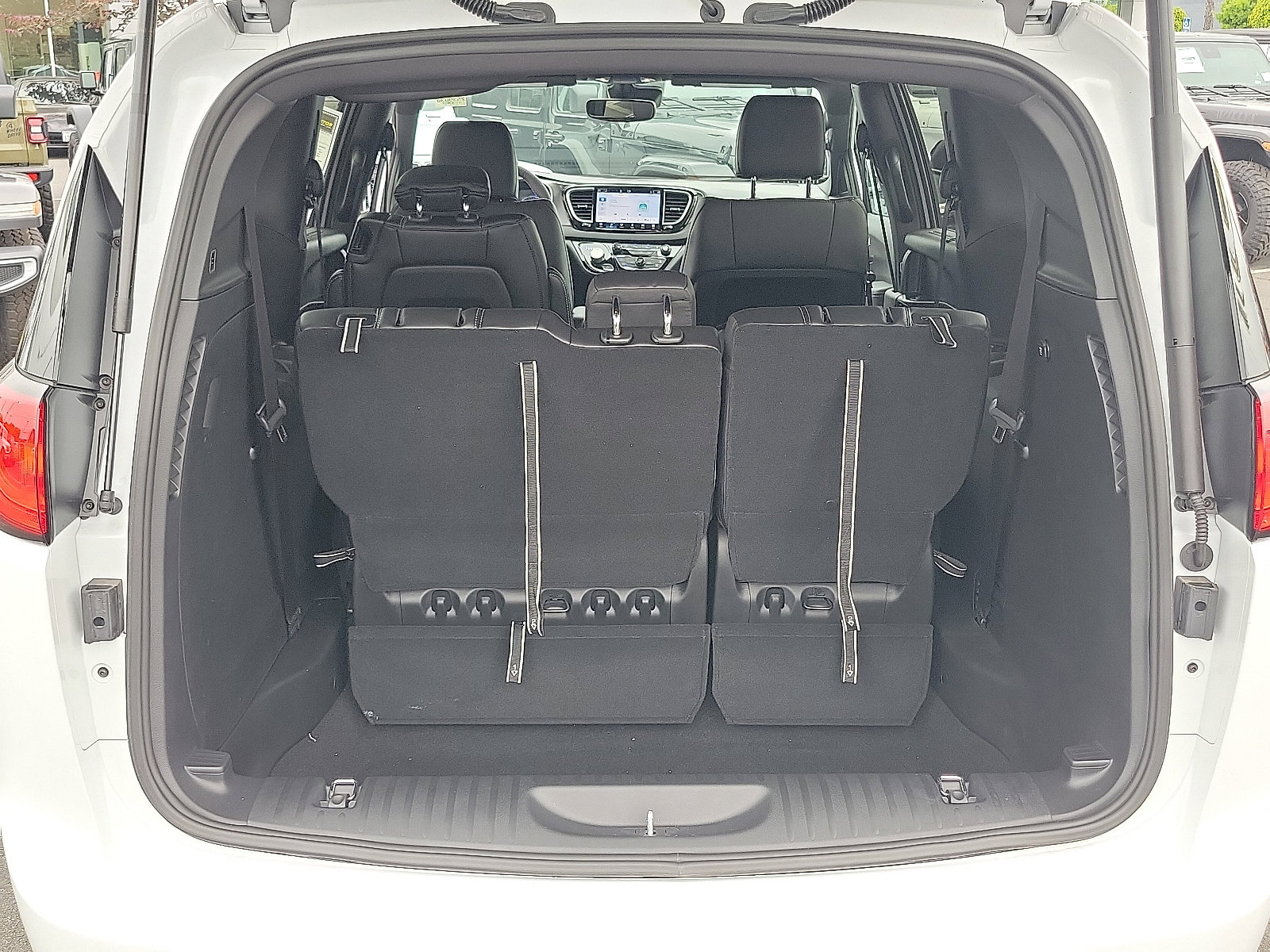 2025 Chrysler Voyager LX photo 19